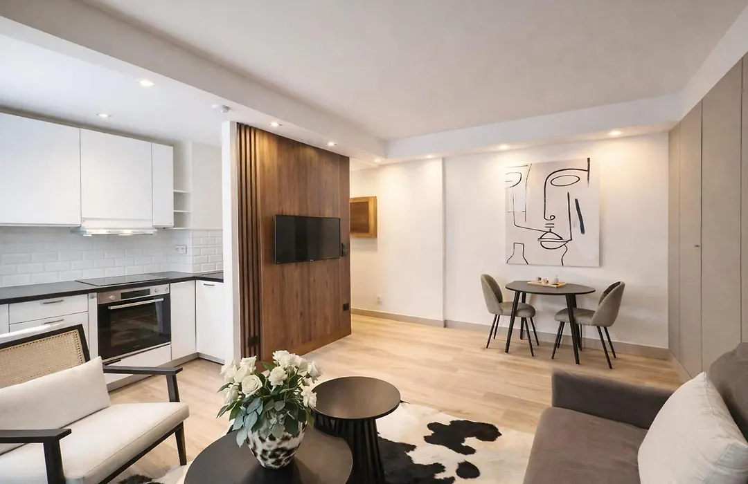 Champs-Elysees - Prestige Apartment With Lift Avenue Matignon-1